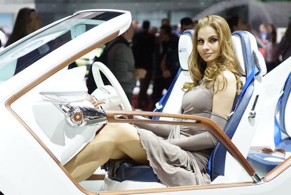 Le 82ème salon de l'automobile de Genève au travers de ses hôtesses