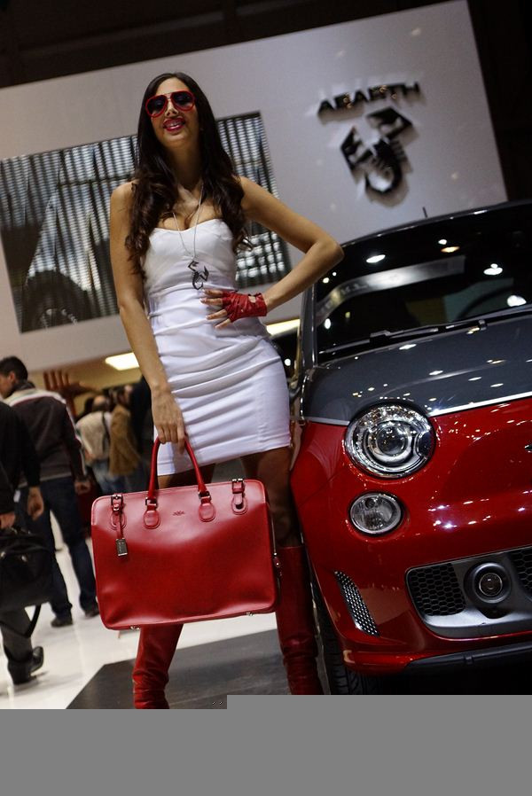 Le 82ème salon de l'automobile de Genève au travers de ses hôtesses