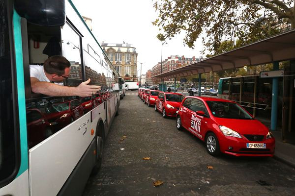 La Seat Mii adopte un ton décalé pour raconter les désagréments des transports en commun