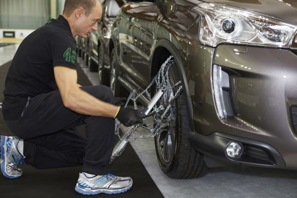 Neuf secondes pour monter la chaîne à neige Thule Easy-fit