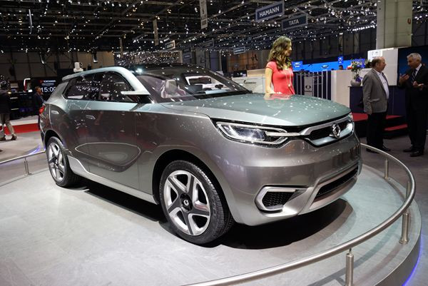 Le 83ème salon international de l'automobile de Genève au travers de ses hôtesses