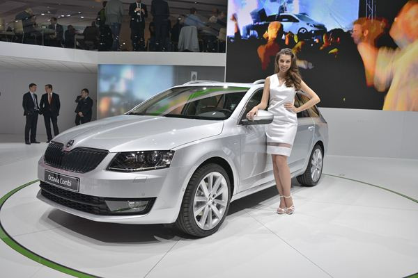 Le 83ème salon international de l'automobile de Genève au travers de ses hôtesses