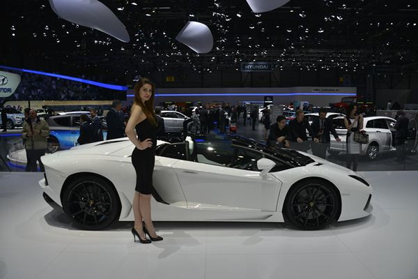 Le 83ème salon international de l'automobile de Genève au travers de ses hôtesses