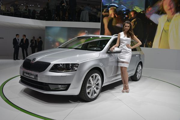 Le 83ème salon international de l'automobile de Genève au travers de ses hôtesses