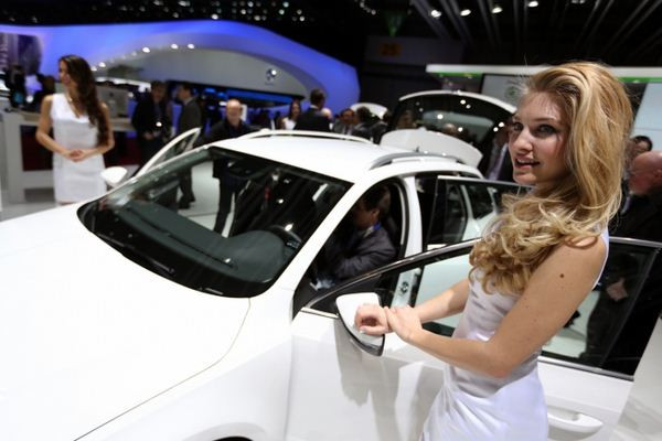 Le 83ème salon international de l'automobile de Genève au travers de ses hôtesses