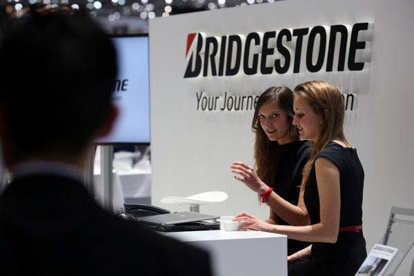 Le 83ème salon international de l'automobile de Genève au travers de ses hôtesses