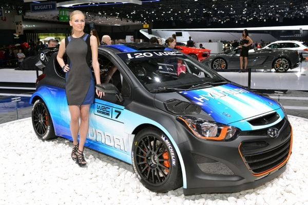 Le 83ème salon international de l'automobile de Genève au travers de ses hôtesses