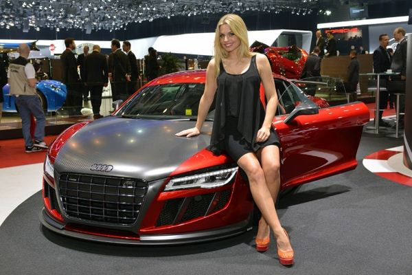 Le 83ème salon international de l'automobile de Genève au travers de ses hôtesses