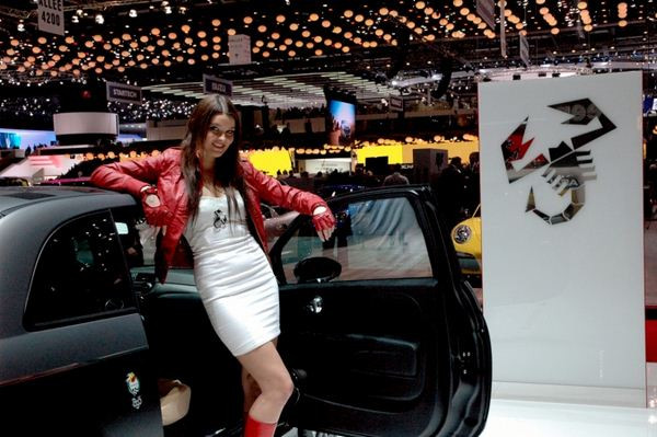 Le 83ème salon international de l'automobile de Genève au travers de ses hôtesses