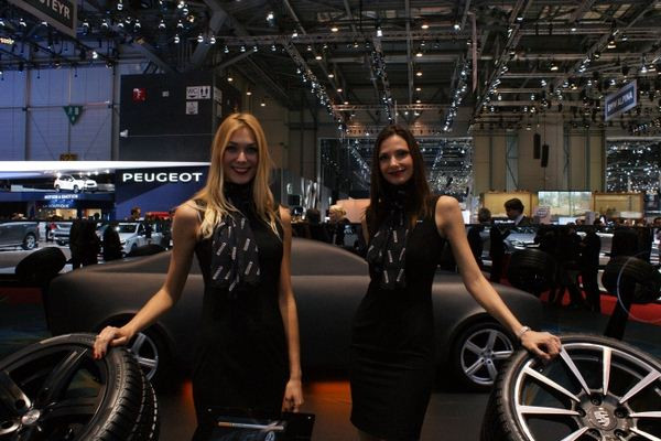 Le 83ème salon international de l'automobile de Genève au travers de ses hôtesses
