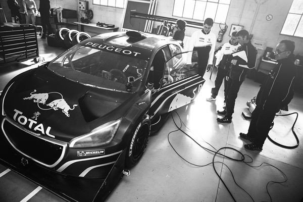 Une Peugeot 208 T16 Pikes Peak de 875 chevaux pour 875 kilos
