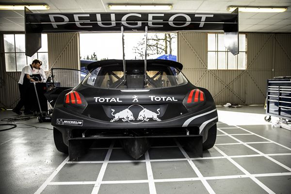 Une Peugeot 208 T16 Pikes Peak de 875 chevaux pour 875 kilos