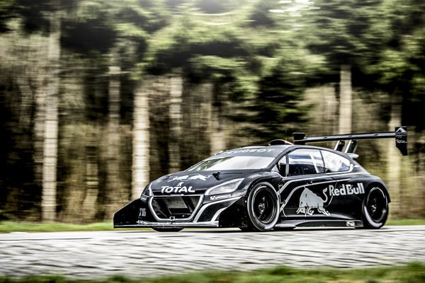 Une Peugeot 208 T16 Pikes Peak de 875 chevaux pour 875 kilos