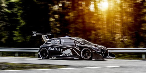 Une Peugeot 208 T16 Pikes Peak de 875 chevaux pour 875 kilos