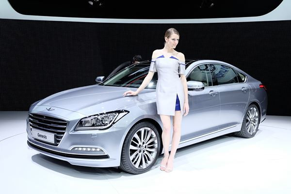Le 84ème salon international de l'automobile de Genève au travers de ses hôtesses