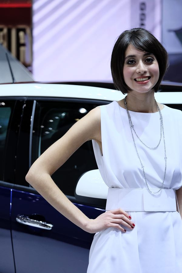 Le 84ème salon international de l'automobile de Genève au travers de ses hôtesses