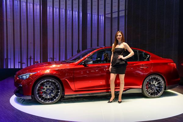 Le 84ème salon international de l'automobile de Genève au travers de ses hôtesses