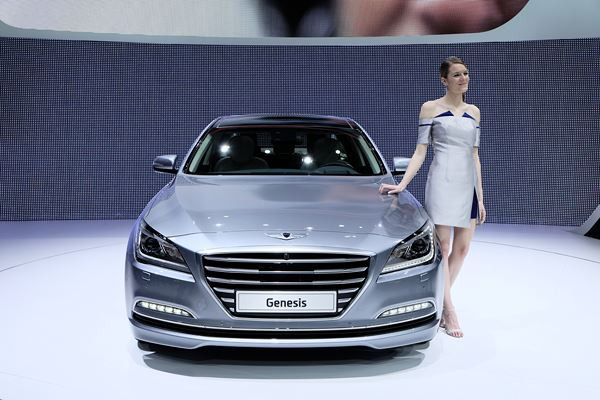 Le 84ème salon international de l'automobile de Genève au travers de ses hôtesses