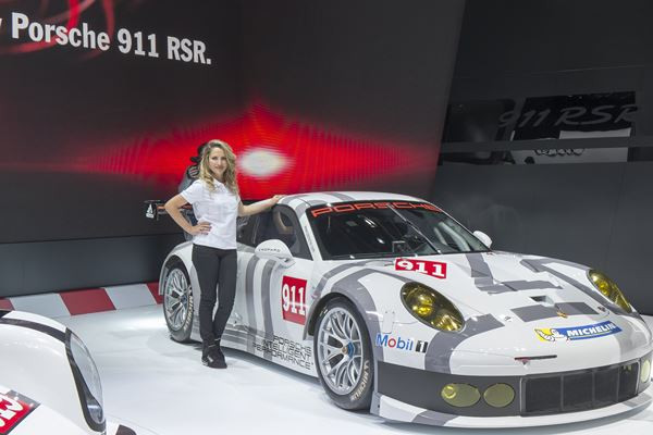Le 84ème salon international de l'automobile de Genève au travers de ses hôtesses