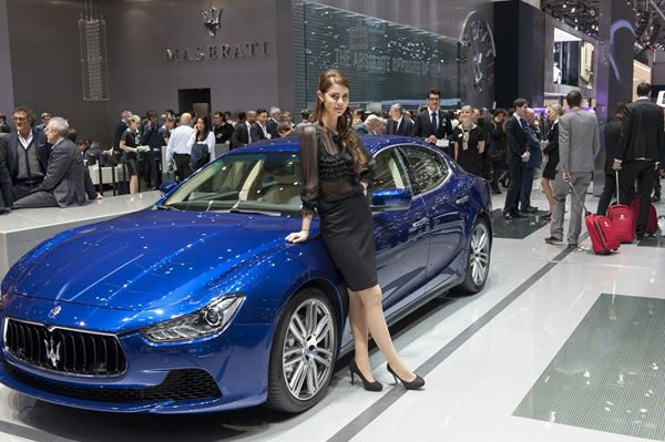 Le 84ème salon international de l'automobile de Genève au travers de ses hôtesses