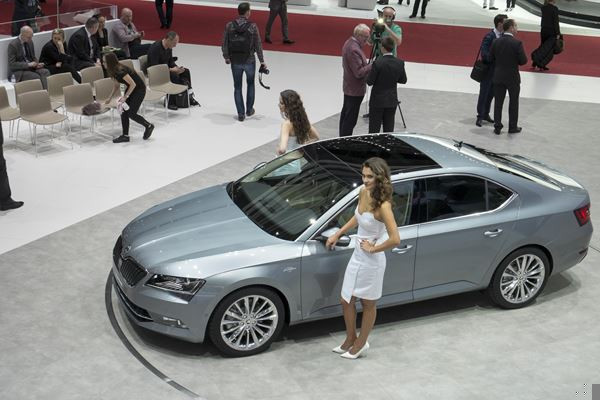 La 85ème édition du salon international de l'automobile de Genève au travers de ses hôtesses