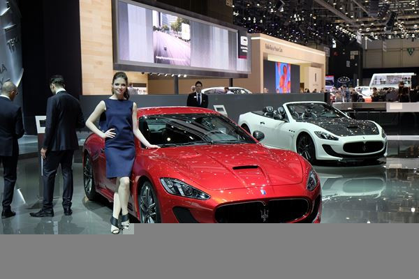 La 85ème édition du salon international de l'automobile de Genève au travers de ses hôtesses