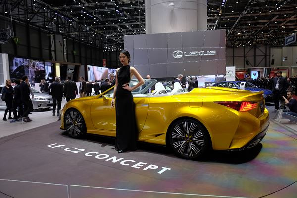 La 85ème édition du salon international de l'automobile de Genève au travers de ses hôtesses