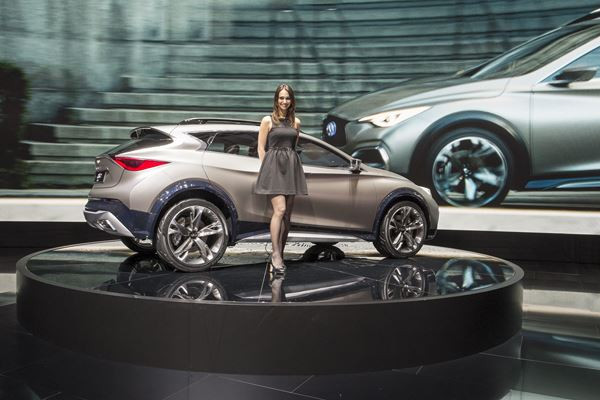 La 85ème édition du salon international de l'automobile de Genève au travers de ses hôtesses