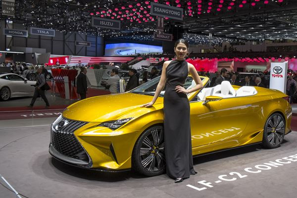 La 85ème édition du salon international de l'automobile de Genève au travers de ses hôtesses