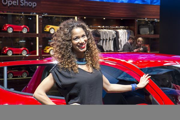 La 85ème édition du salon international de l'automobile de Genève au travers de ses hôtesses