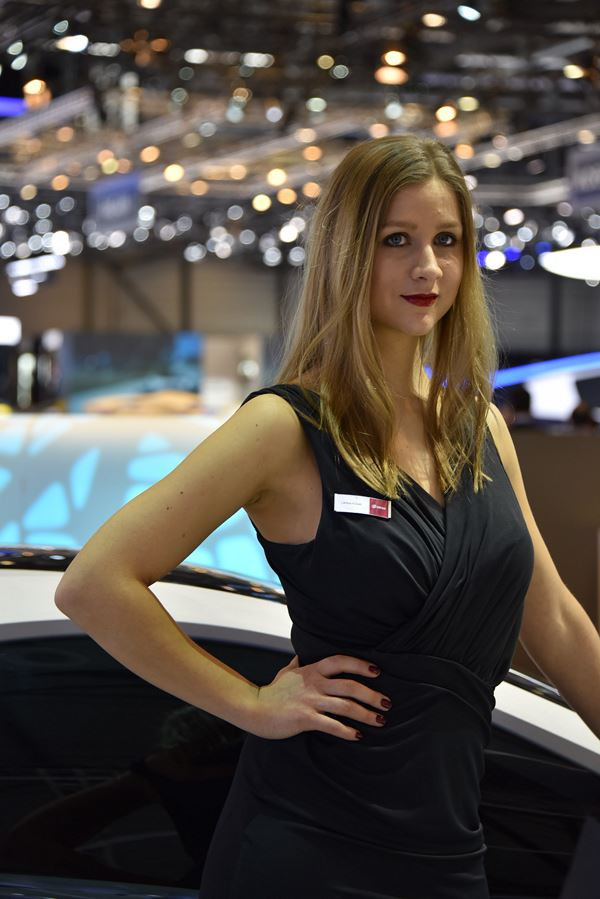 La 85ème édition du salon international de l'automobile de Genève au travers de ses hôtesses