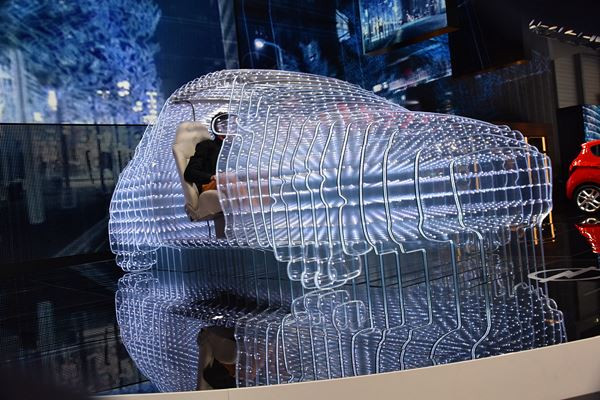 La 85ème édition du salon international de l'automobile de Genève au travers de ses hôtesses