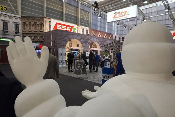 La 85ème édition du salon international de l'automobile de Genève au travers de ses hôtesses
