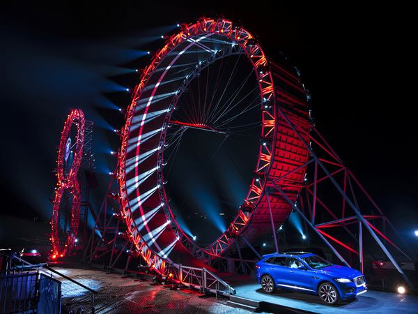 La Jaguar F-Pace effectue le plus grand looping de tous les temps