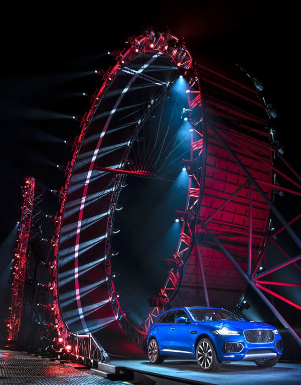 La Jaguar F-Pace effectue le plus grand looping de tous les temps