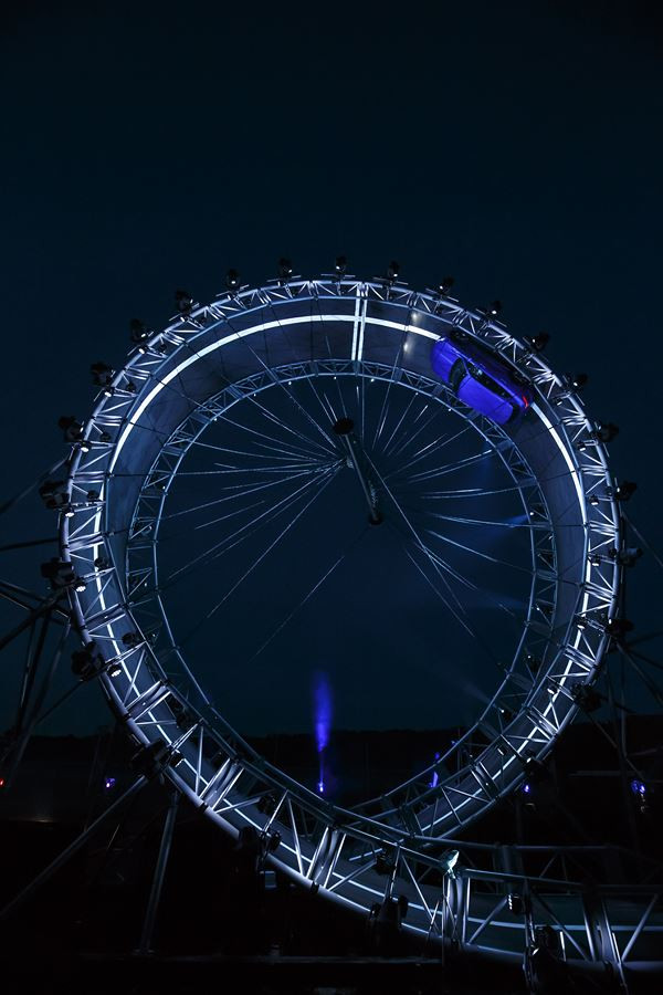 La Jaguar F-Pace effectue le plus grand looping de tous les temps