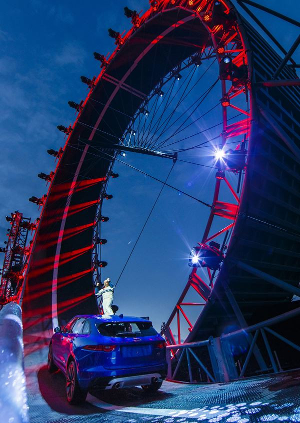 La Jaguar F-Pace effectue le plus grand looping de tous les temps