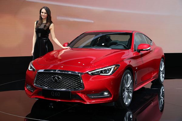 La 86ème édition du salon de l'automobile de Genève au travers de ses hôtesses