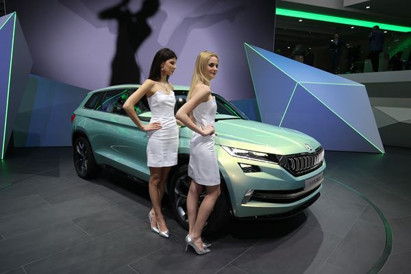 La 86ème édition du salon de l'automobile de Genève au travers de ses hôtesses
