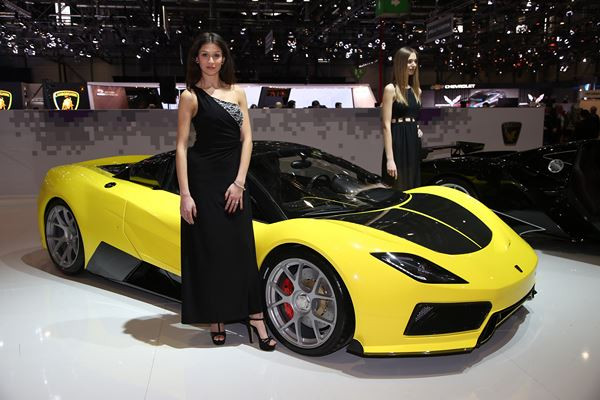 La 86ème édition du salon de l'automobile de Genève au travers de ses hôtesses