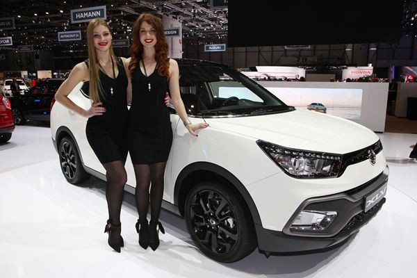 La 86ème édition du salon de l'automobile de Genève au travers de ses hôtesses