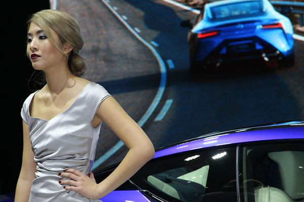 La 86ème édition du salon de l'automobile de Genève au travers de ses hôtesses