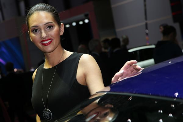 La 86ème édition du salon de l'automobile de Genève au travers de ses hôtesses