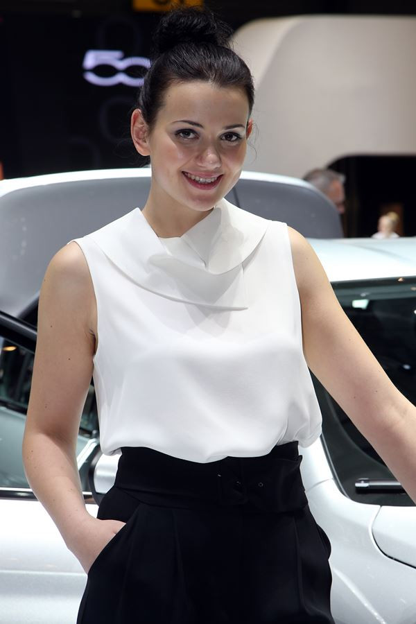 La 86ème édition du salon de l'automobile de Genève au travers de ses hôtesses