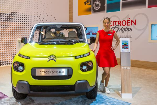 Un Porsche Cayenne réussit à tracter un Airbus A380 de 285 tonnes