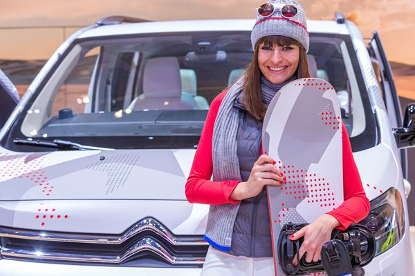 Un Porsche Cayenne réussit à tracter un Airbus A380 de 285 tonnes