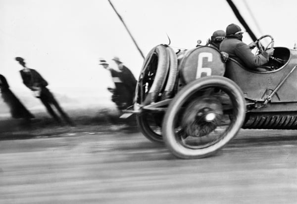 Autophoto: une exposition sur les relations entre la photographie et l’automobile