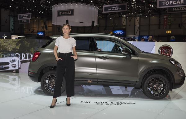 La 88ème édition du salon de l'automobile de Genève au travers de ses hôtesses