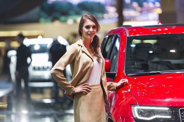 La 88ème édition du salon de l'automobile de Genève au travers de ses hôtesses