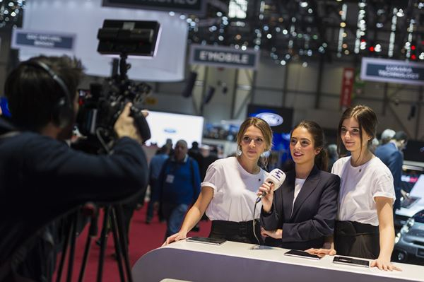 La 88ème édition du salon de l'automobile de Genève au travers de ses hôtesses